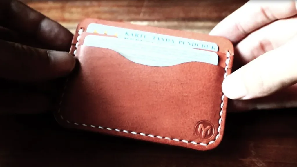 Картхолдер на одном листе Letter от Yommy Leather | Бесплатные выкройки и лекала Картхолдер на одном листе Letter от Yommy Leather