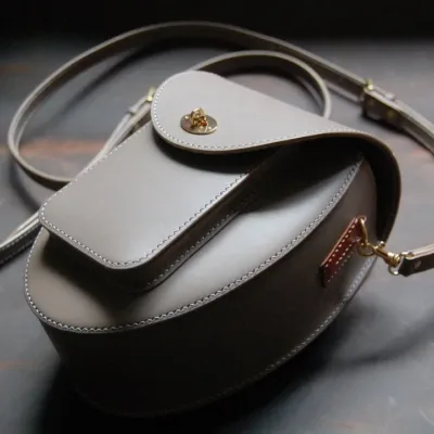 Кроссбоди Oval Bag: 7 листов A4, шаг пробойника 3,85 мм